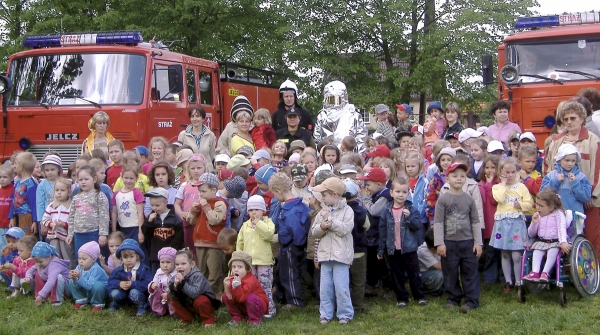 The preschoolers have a meeting with the firemen from OSP Nekla (photo: "Wiadomoci Wrzesiskie" archive)