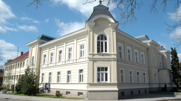 Siedziba władz powiatu - XIX-wieczny budynek odrestaurowany w 2006 roku (fot. Arkadiusz Pawlak)